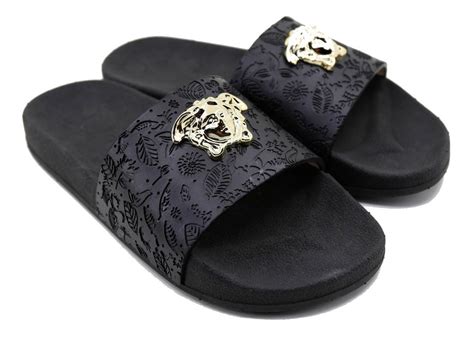 Chinelos e Slides Versace 